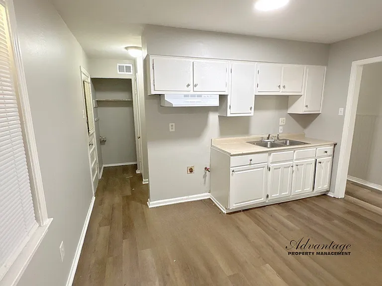 3329 Harvester Ln — Photo 7