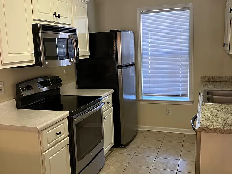 143 Cedar Glen Ln — Photo 2