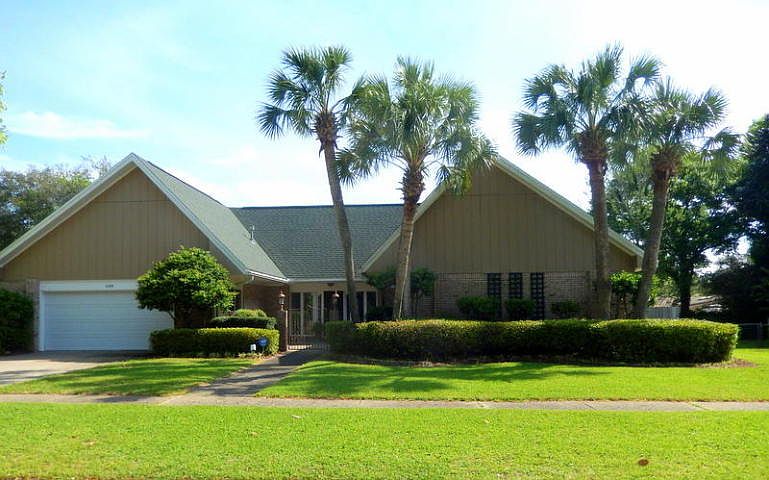 1st image of 648 Merioneth Dr NE