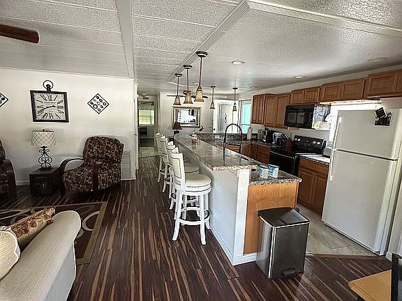 Living area / Kitchen