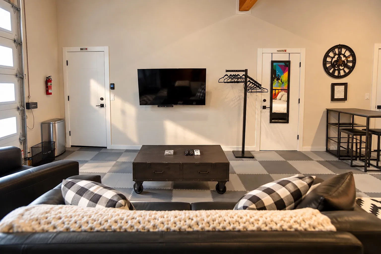 Studio, 450 sqft, $2,500 — Photo 3