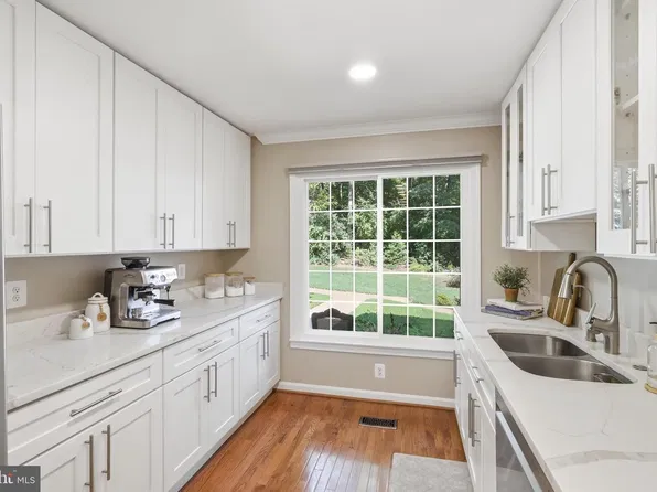 5415 Long Boat Ct, Fairfax, VA 22032