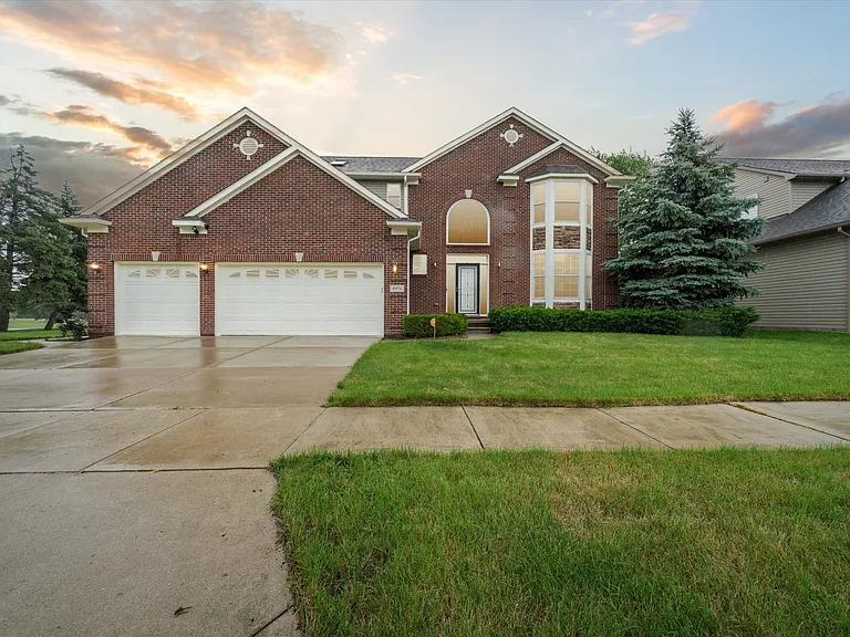 4976 Saddle Brook Ct — Photo 1