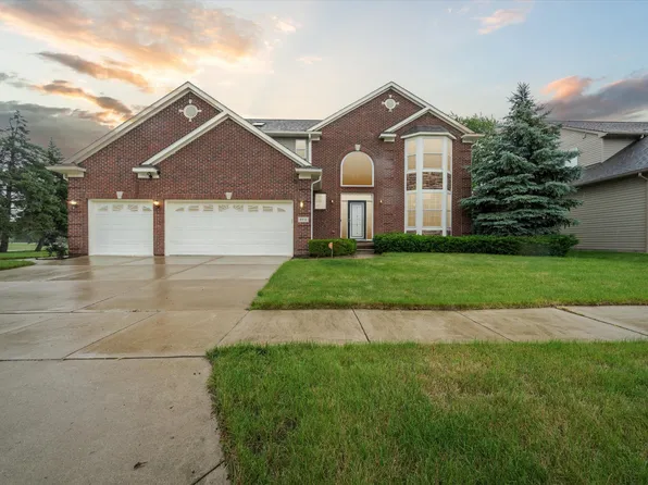 4976 Saddle Brook Ct, Troy, MI 48085