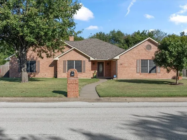 2110 Pecan St, Bonham, TX 75418