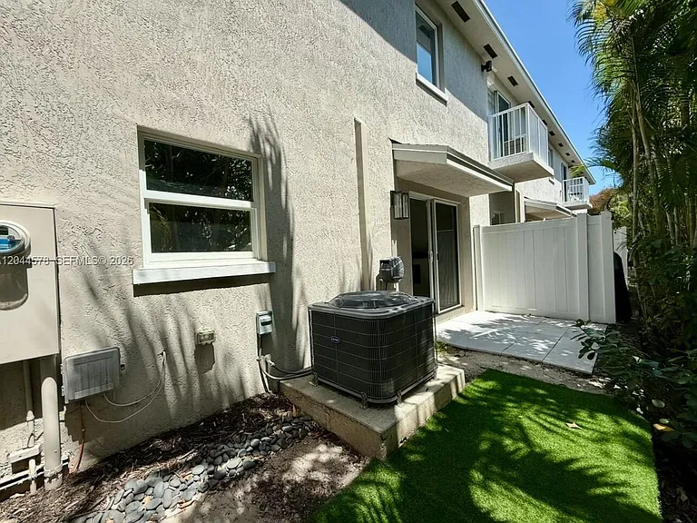 1035 NW 2nd Ave — Photo 35