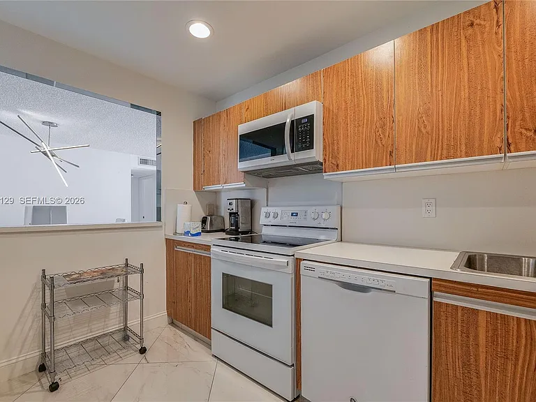 2401 S Ocean Dr #305 — Photo 8