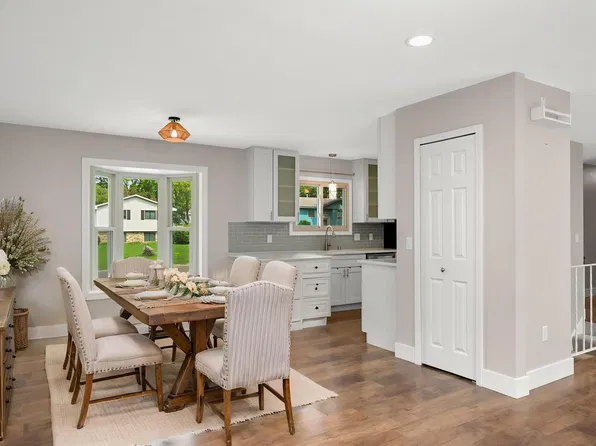 13712 E Wellington Cres, Burnsville, MN 55337
