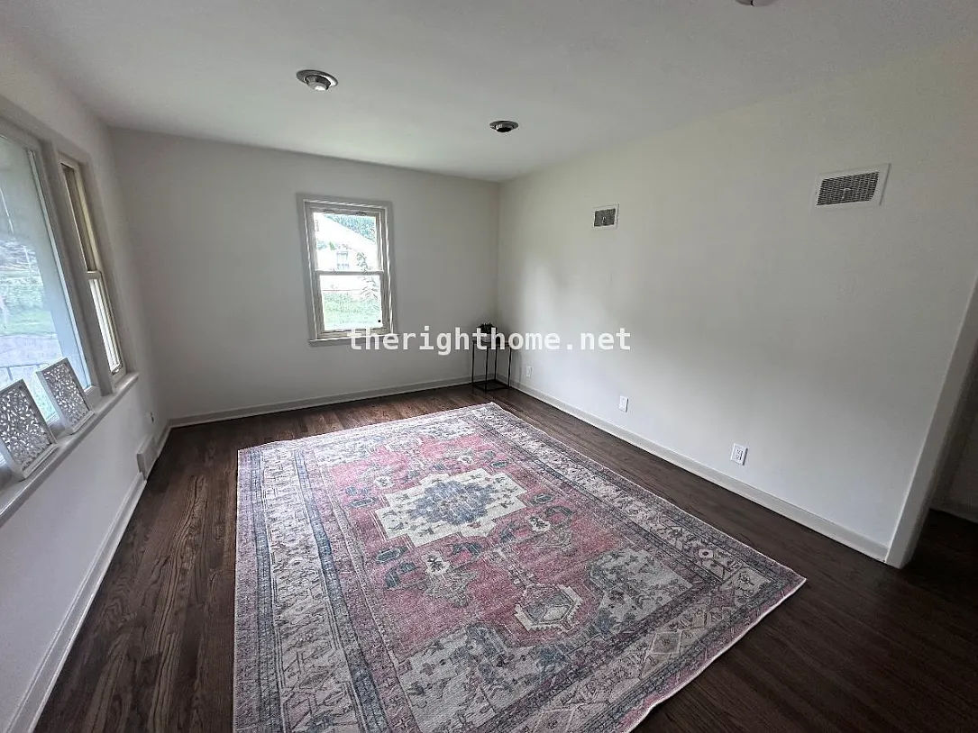 3 bed, 1.5 bath, 1972 sqft, $1,650 — Photo 2