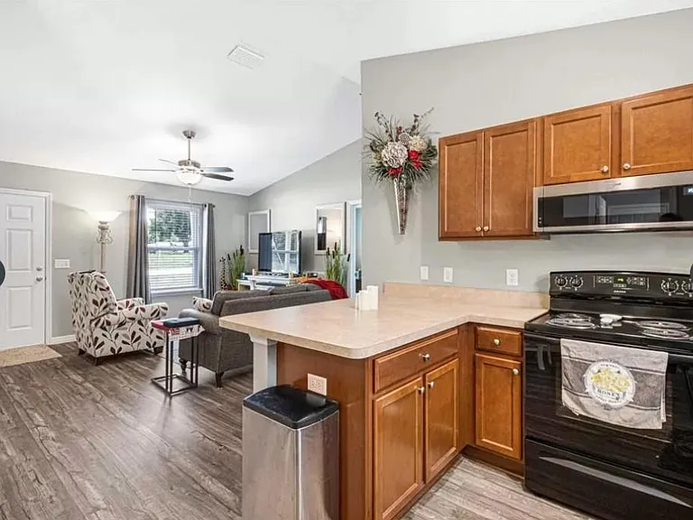 433 Spring Ln — Photo 12