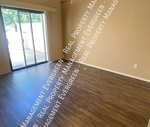 5th image of 822 W Grand Ave