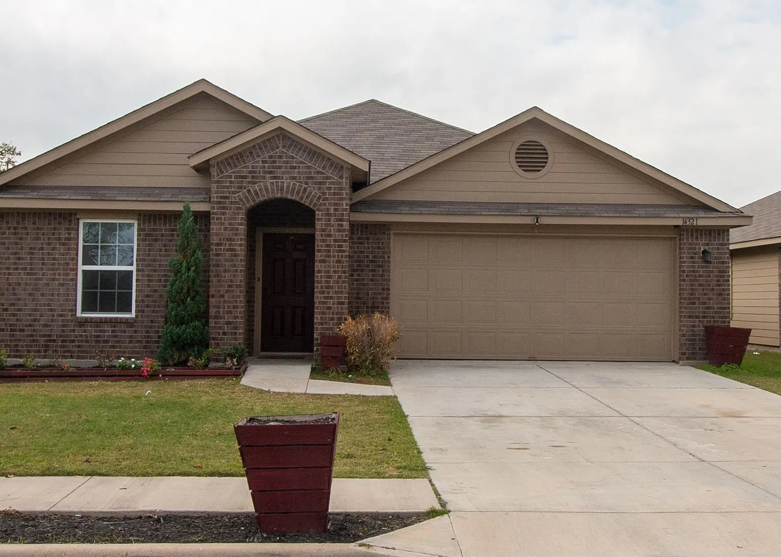 4 bed, 2.0 bath, 1858 sqft, $2,150 — Photo 1