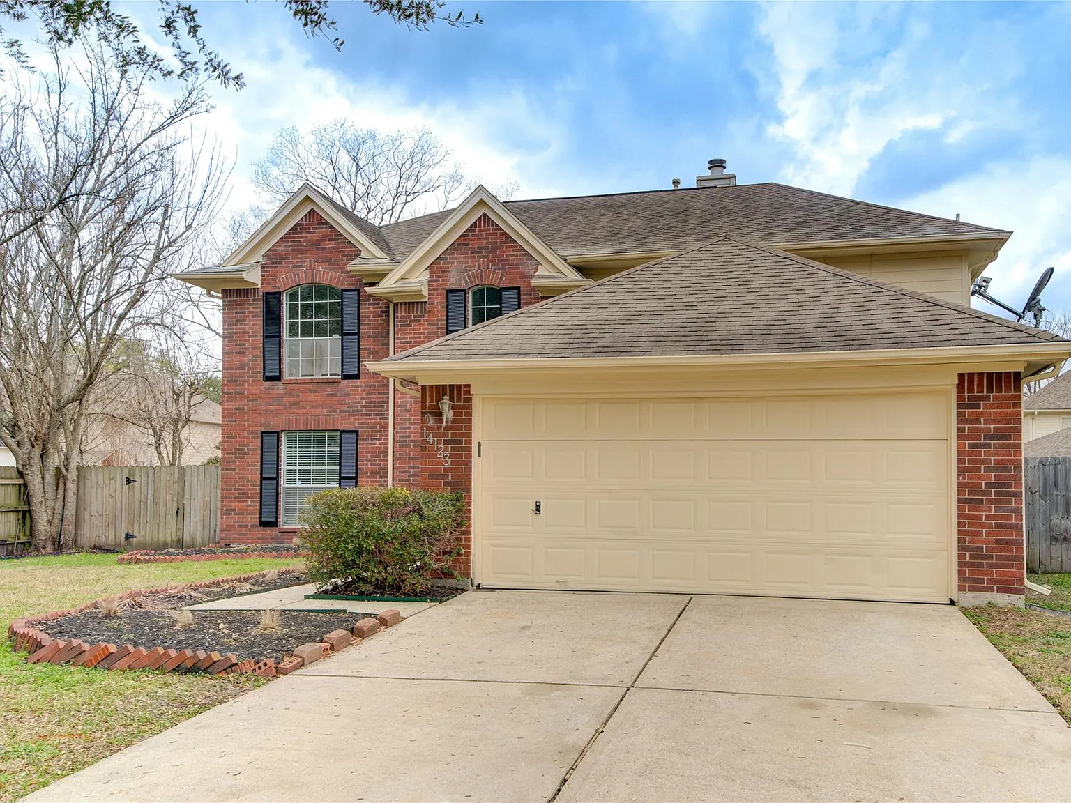 5 bed, 3.5 bath, 2812 sqft, $2,450 — Photo 2