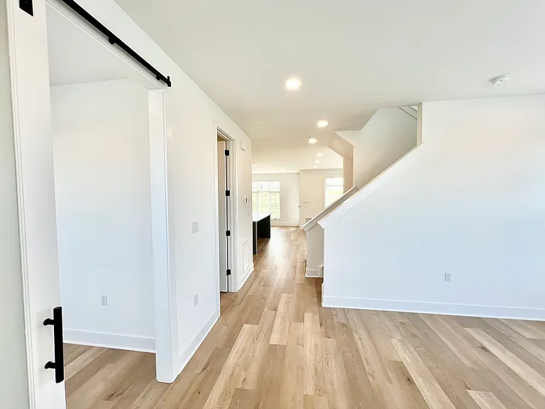 401 Cranford Way — Photo 8