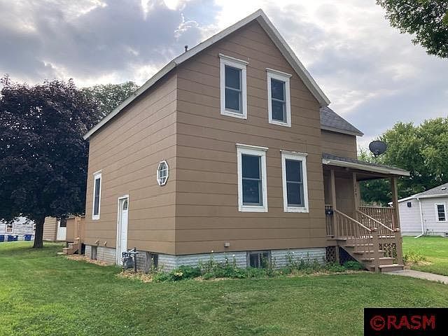 1st image of 529 1st Ave N