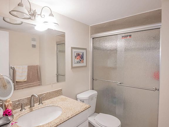 5th image of 300 NE 26th Avenue #1120