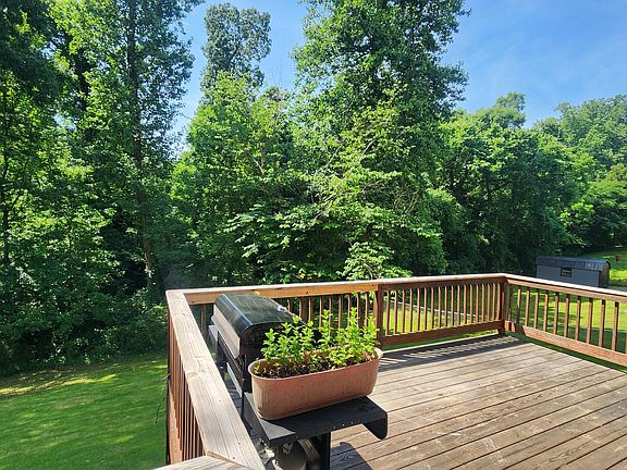 5th image of 2110 Ridgecrest Dr