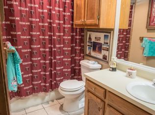2714 Wilderness Dr N, College Station, TX 77845