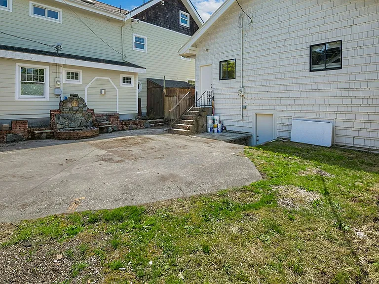 5646 12th Ave NE — Photo 24