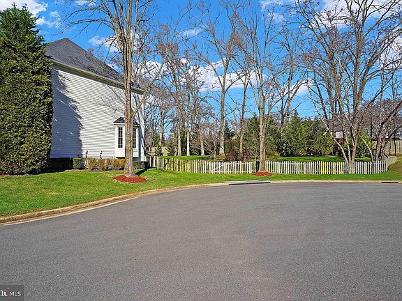 4th image of 7366 Hunters Oak Ct