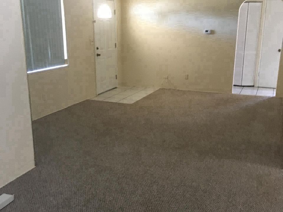  Entrance way, living room, 