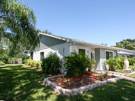 2nd image of 222 Somerset Cir N