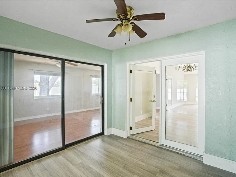 4040 NE 6th Ave — Photo 23