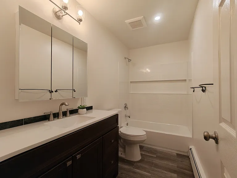 451 Euclid Avenue - Unit 439 — Photo 5