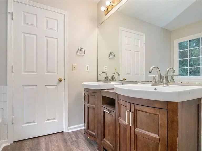 1560 Red Briar Way — Photo 5