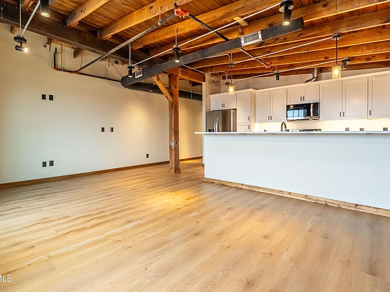 453 E Main St #900 — Photo 12