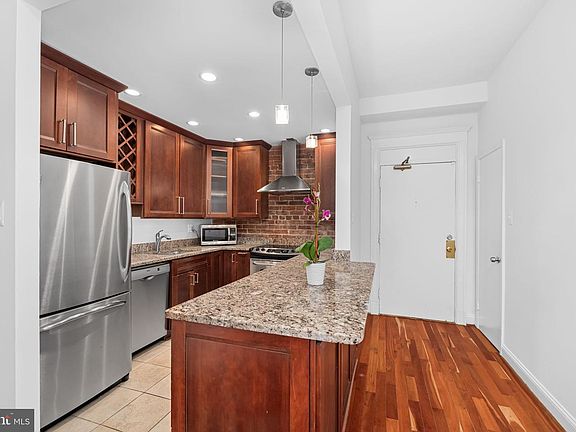 4th image of 1855 Calvert St NW APT 102