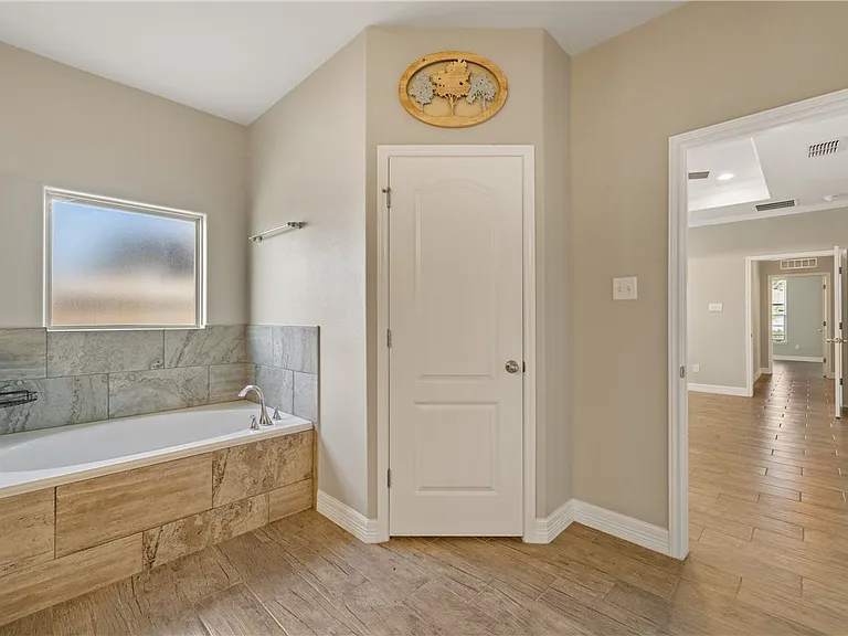 7721 Dove Hollow Dr — Photo 20
