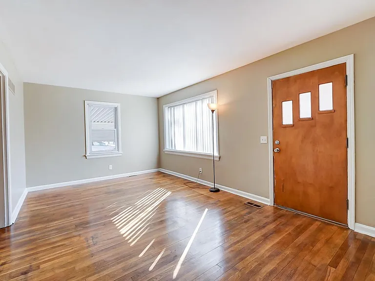 1908 Emerson Ave — Photo 3