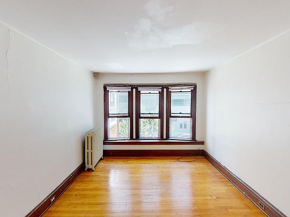 4th image of 124 N Breese Ter #2118365
