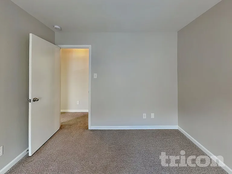 7242 Fox Point Dr — Photo 11