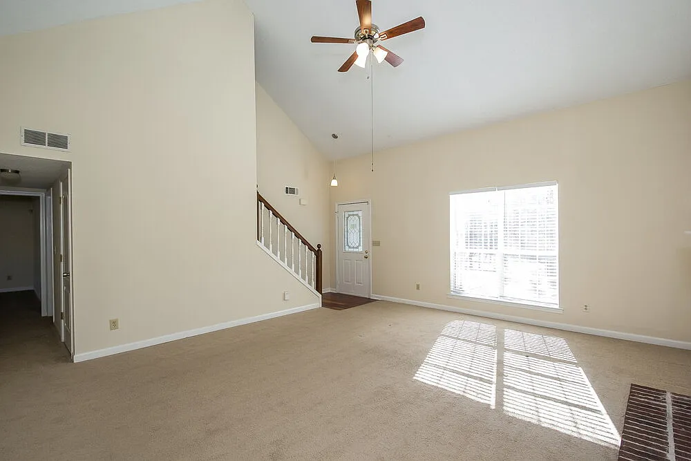 3 bed, 2.5 bath, 1614 sqft, $2,075 — Photo 3