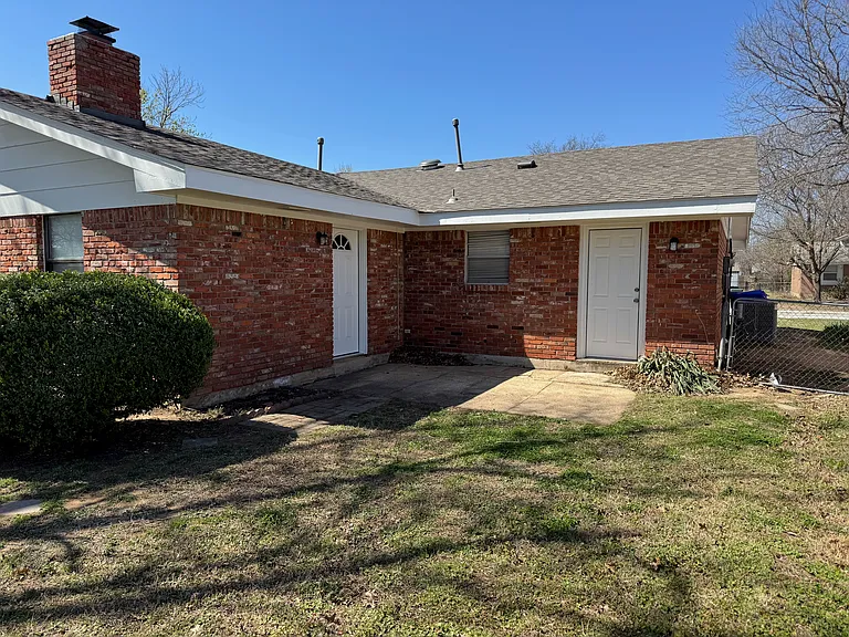 1035 Raleigh Cir — Photo 22