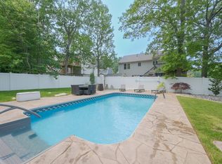 408 Sunderland Rd, Worcester, MA 01604