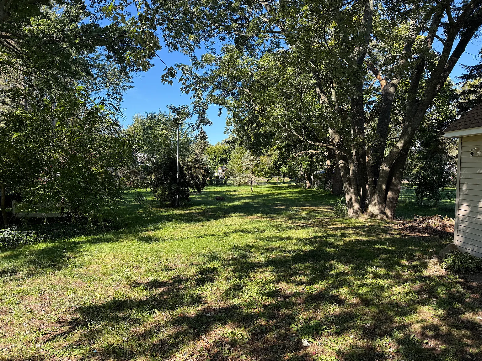 3 bed, 2016 sqft, $1,700 — Photo 3