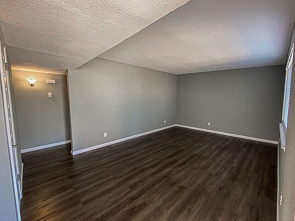 3rd image of 328 Link Dr