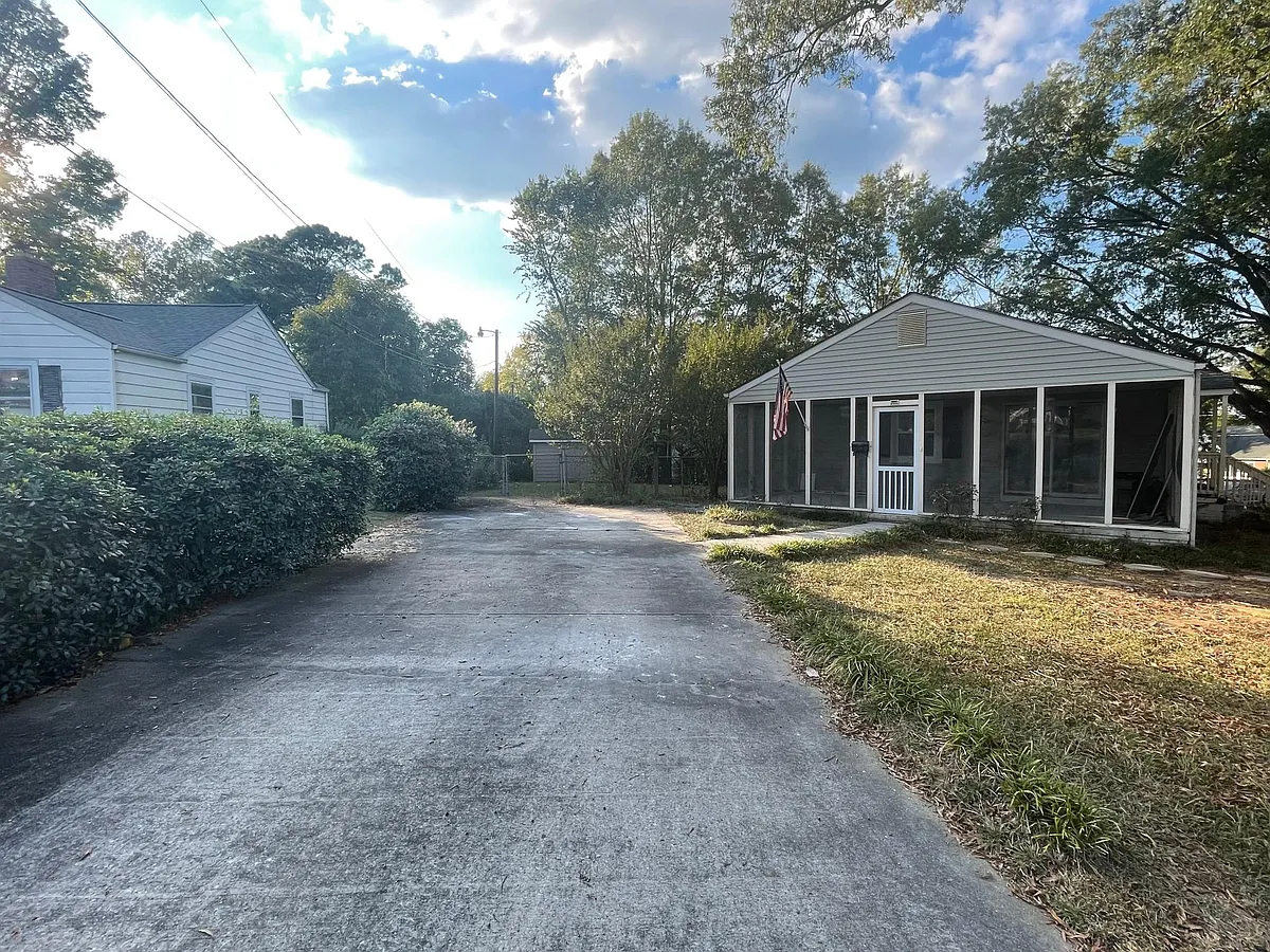 Driveway for at least 2 cars - 418 W Springs St
