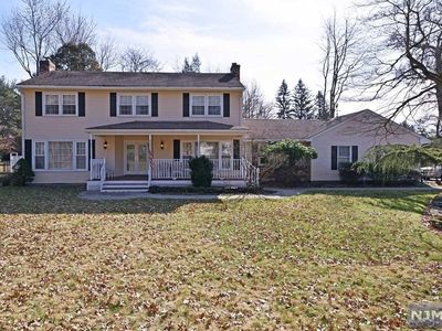 48 Country Squire Rd, Old Tappan, NJ, 07675