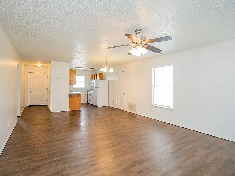 2509 Parkcrest Dr — Photo 5