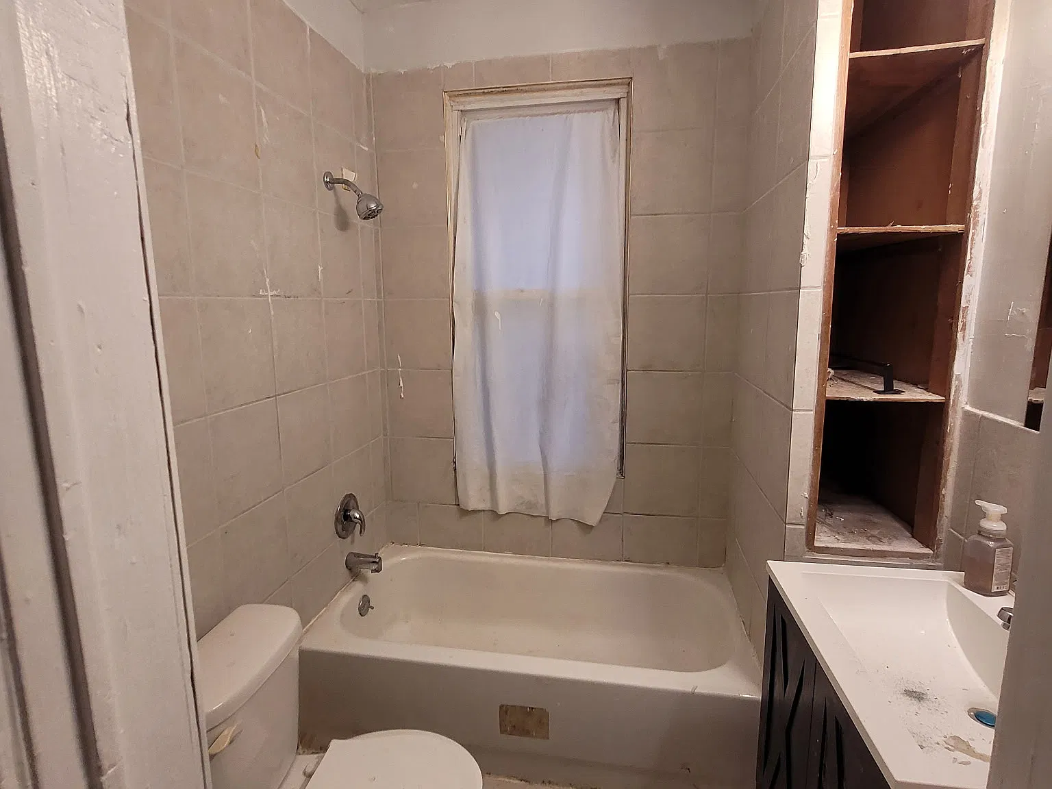 2 bed, 1000 sqft, $1,050 — Photo 3