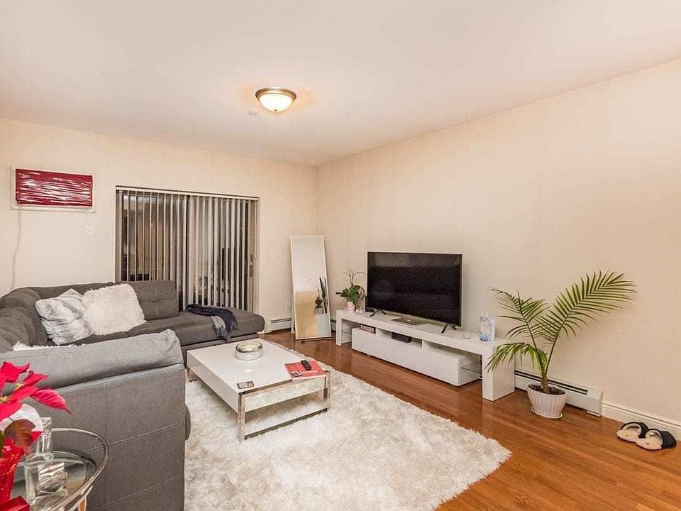 1st image of 2825 36th St APT 3F