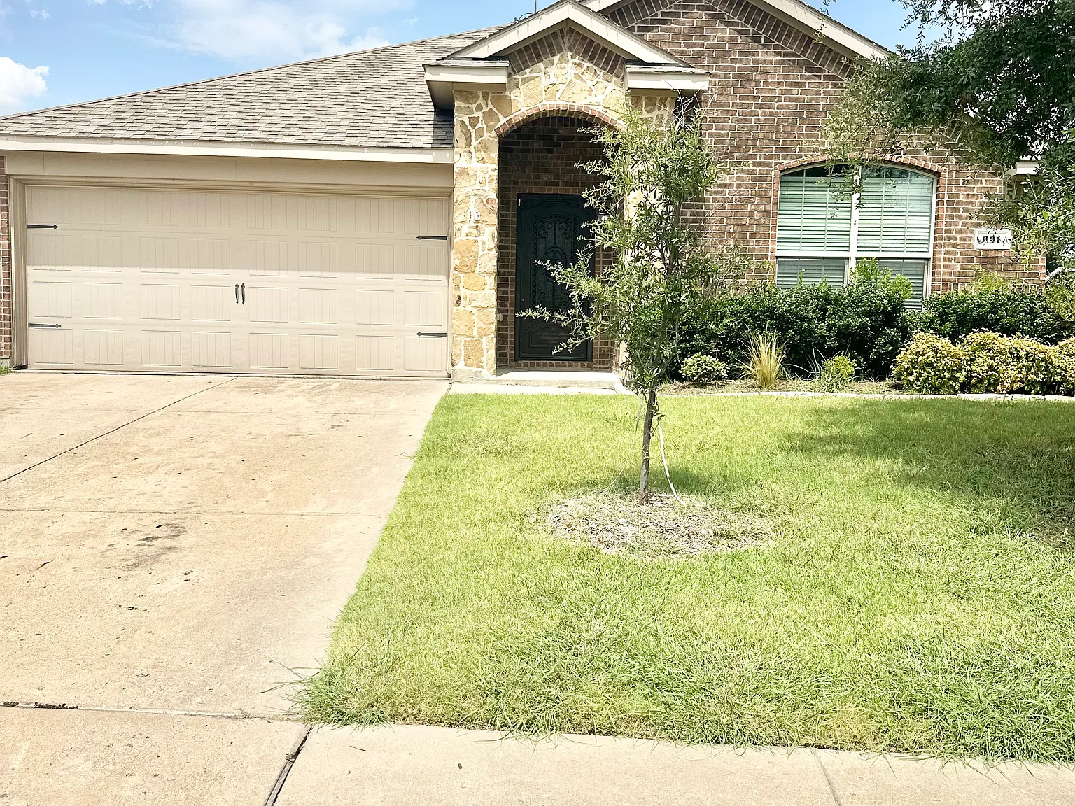 331 Elam Dr — Photo 1