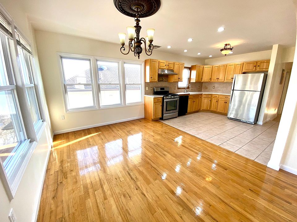 1st image of 3 Knox Ave Floor 2