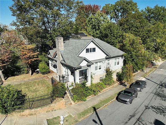 5th image of 672 Cascade Ave SW