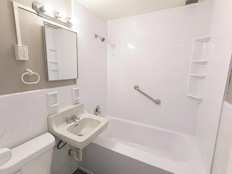 1745 E St #4 — Photo 10