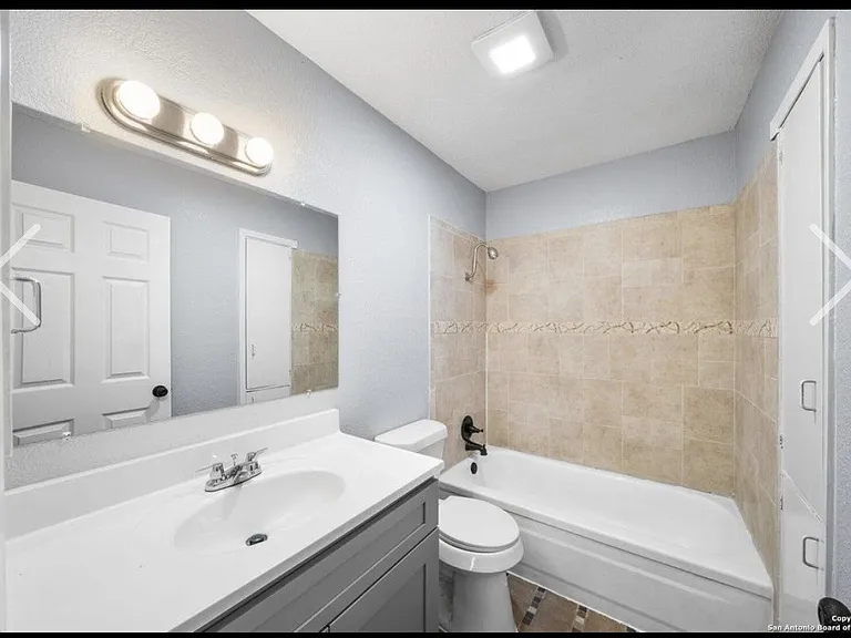 943 North Blvd — Photo 8